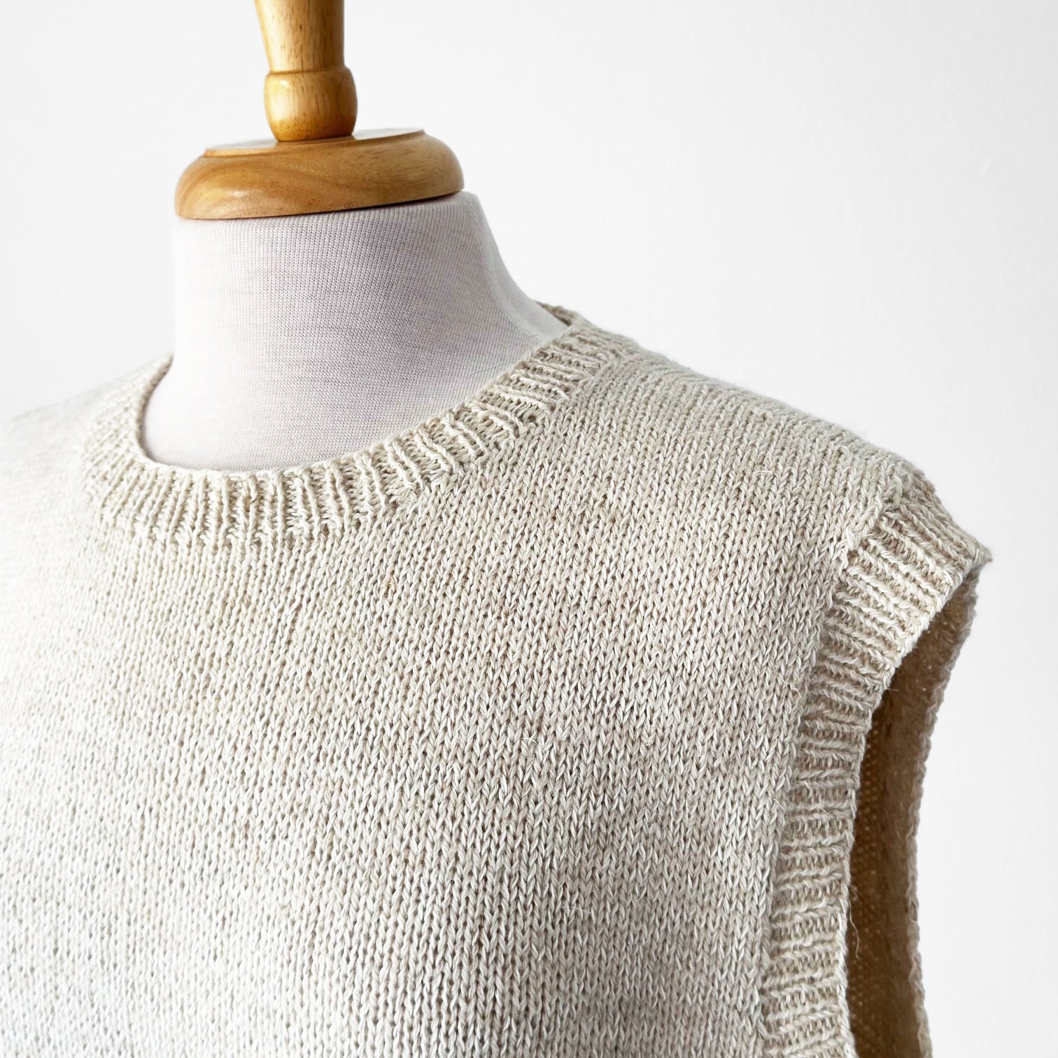 Everyday Round Vest in Isager Merilin and Trio 1