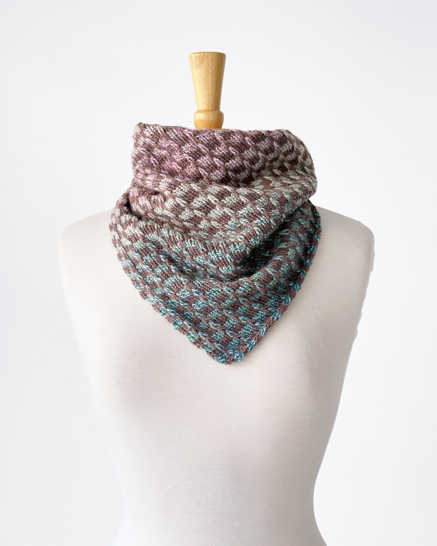 Night + Day Cowl in Entropy DK